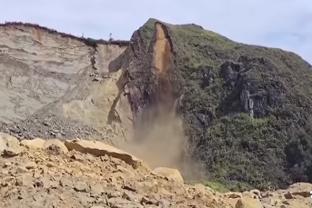 Phóng viên: Hiệp hội bóng đá Trung Quốc gần đây quả thực đã triệu tập hội nghị, nhiều hơn là tổng kết Giải vô địch bóng đá châu Á và không nhiều người liên quan đến việc chọn trai đẹp